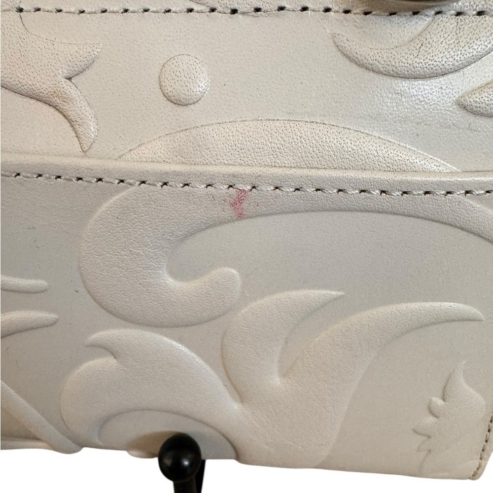 Brighton Ferrara White Leather Zip Around Organizer Wallet Crossbody Heart Logo - Picture 9 of 9